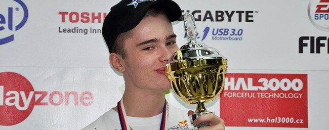 Erik hakkiJunior Leštach